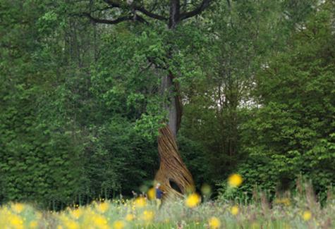 Discover this secret garden near Paris...